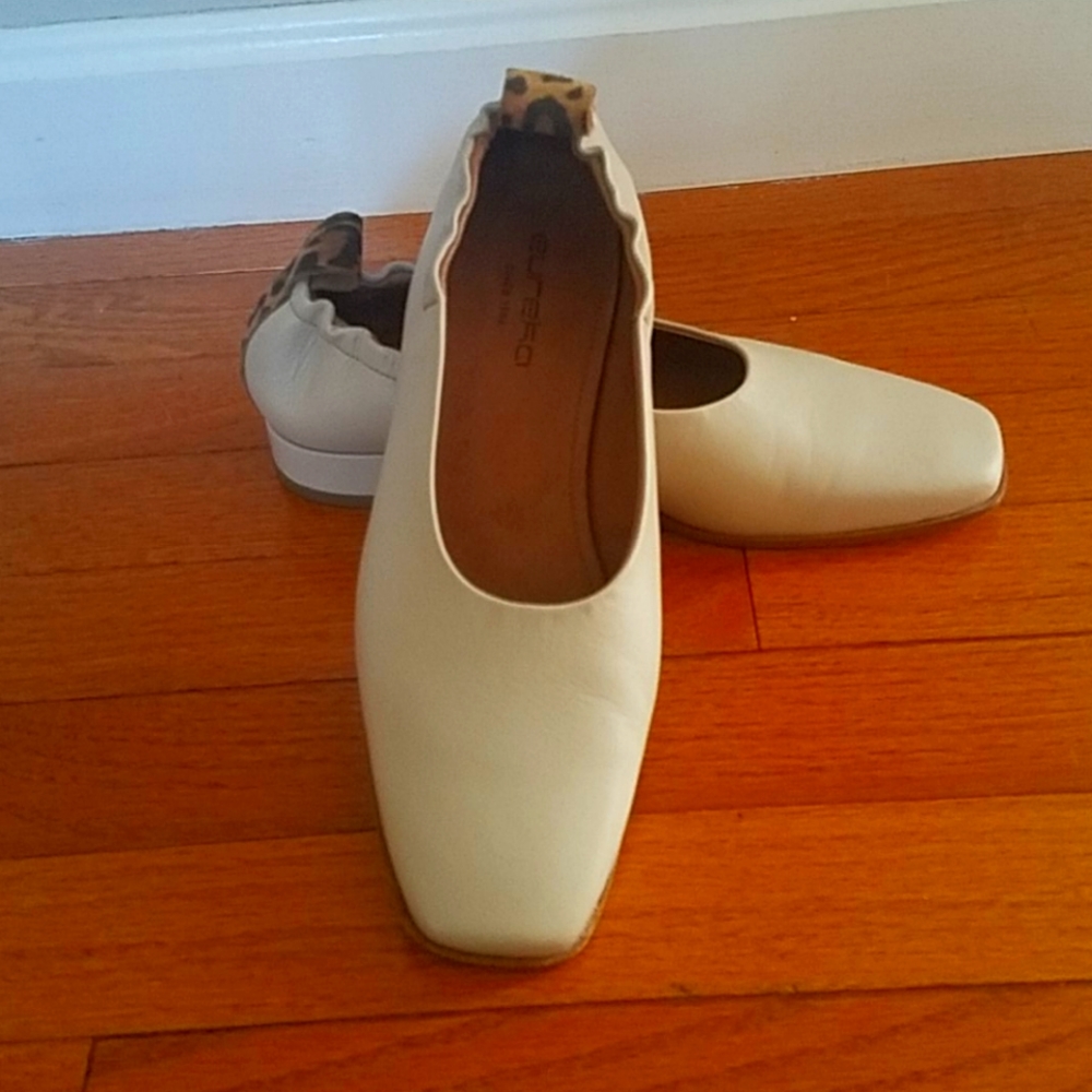 Women's Eureka beige flat shoes